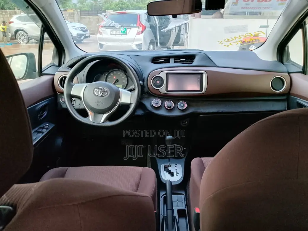 Toyota Vitz 1.3 FWD 5dr 2012 Brown