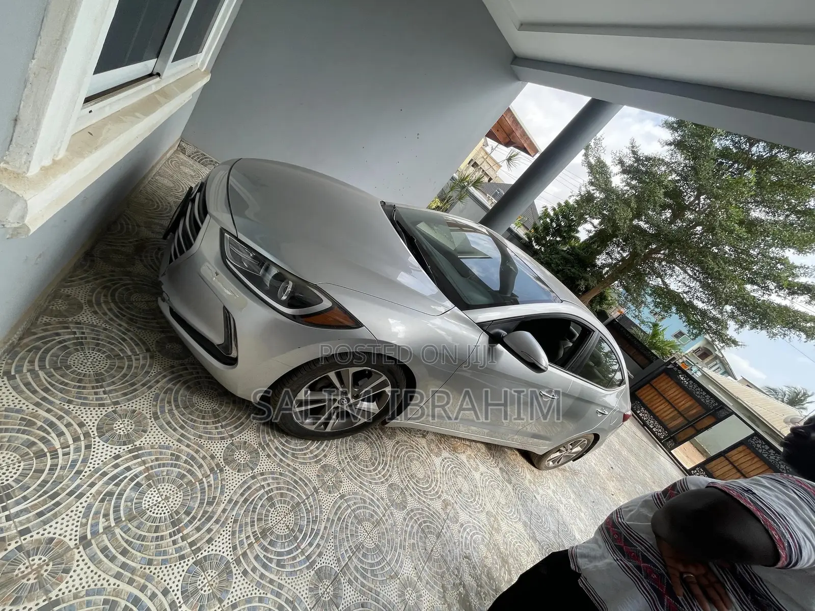 Hyundai Elantra Limited Sedan FWD (2.0L 4cyl 6A) 2017 Silver