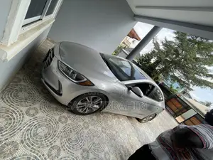 Hyundai Elantra Limited Sedan FWD (2.0L 4cyl 6A) 2017 Silver