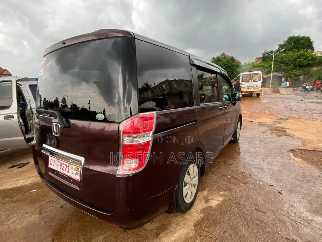 Toyota Voxy 2010 Gray