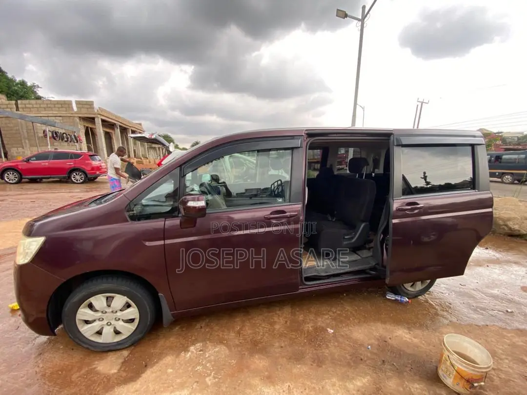 Toyota Voxy 2010 Gray