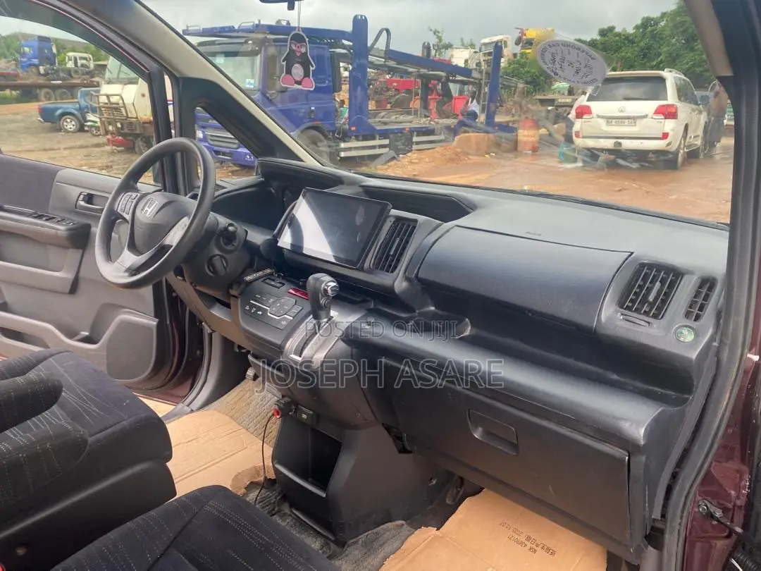 Toyota Voxy 2010 Gray
