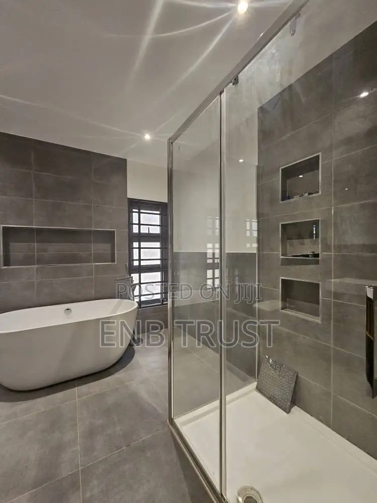 4bdrm Duplex in East Airport, Melcom for sale