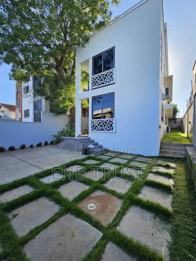 4bdrm Duplex in East Airport, Melcom for sale