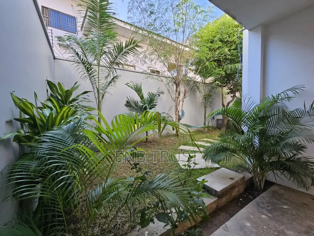 4bdrm Duplex in East Airport, Melcom for sale