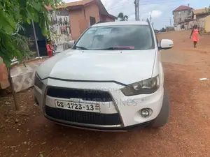Mitsubishi Outlander 2010 White