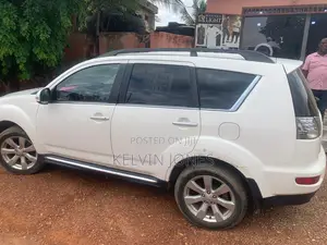 Mitsubishi Outlander 2010 White