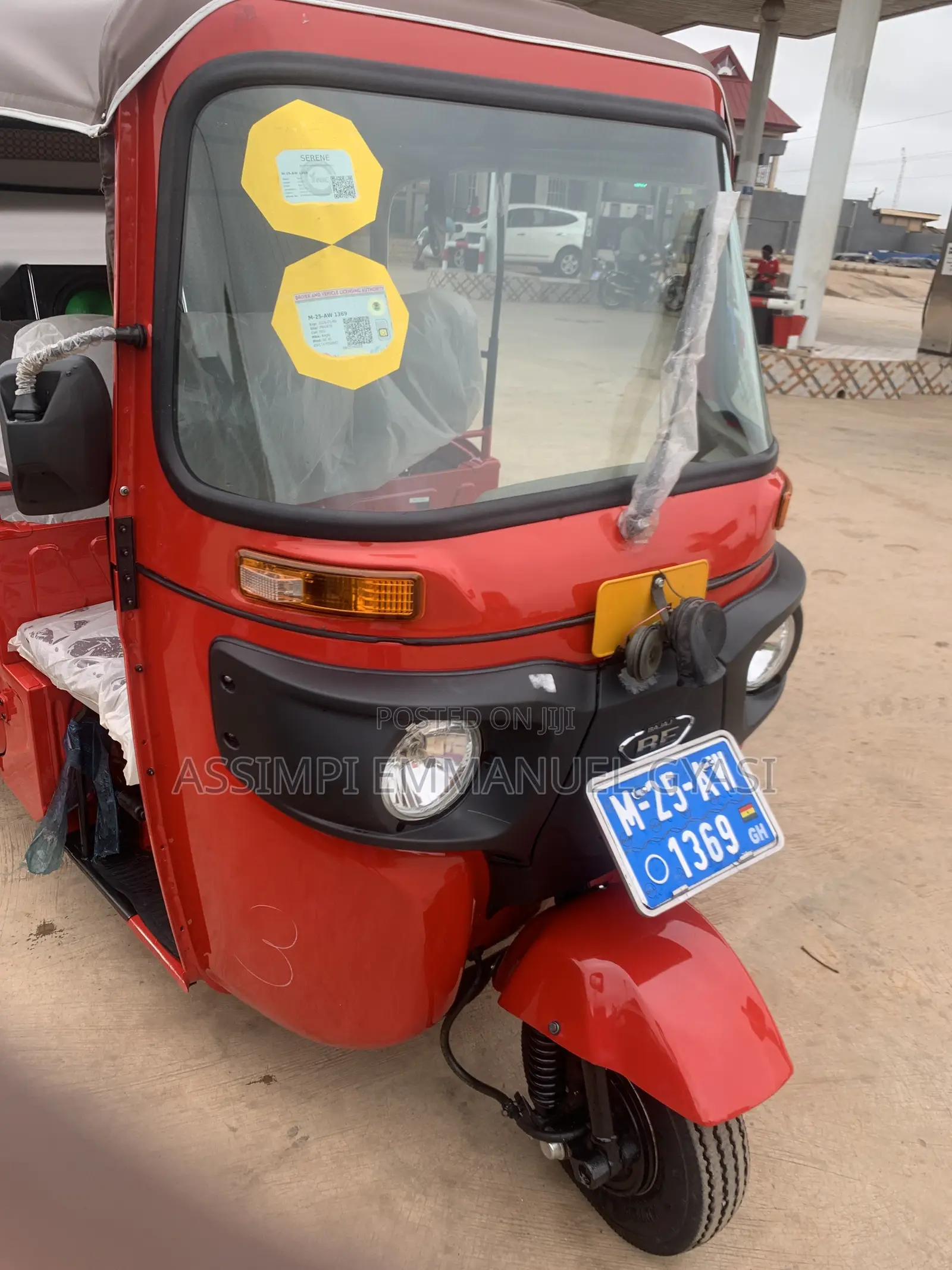 Bajaj RE 2025 Red