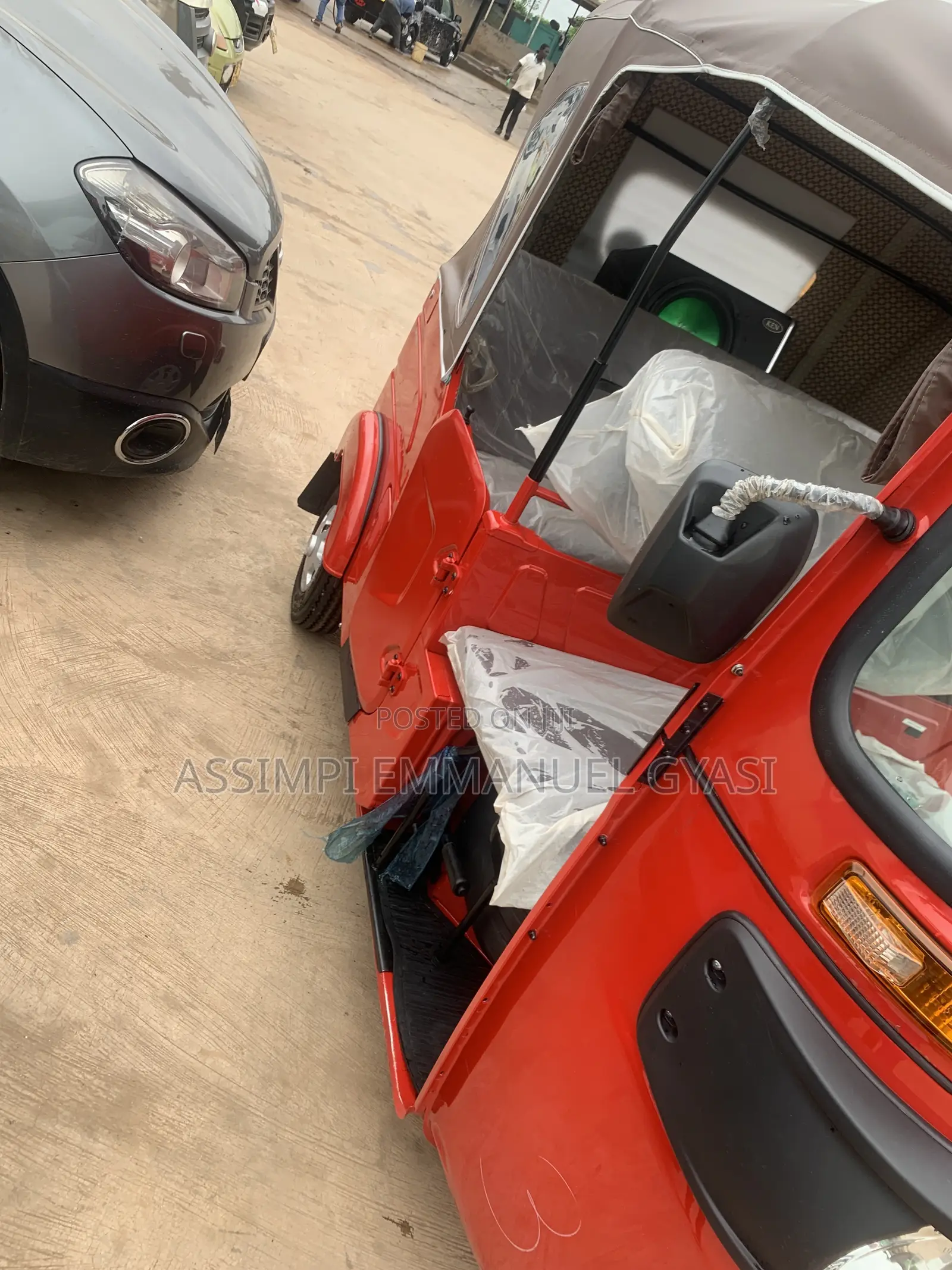 Bajaj RE 2025 Red