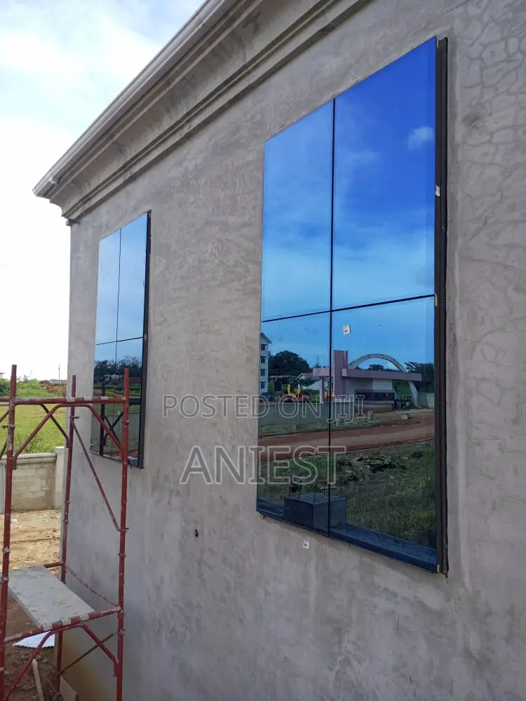 Aluminum Glass Showcase Installation