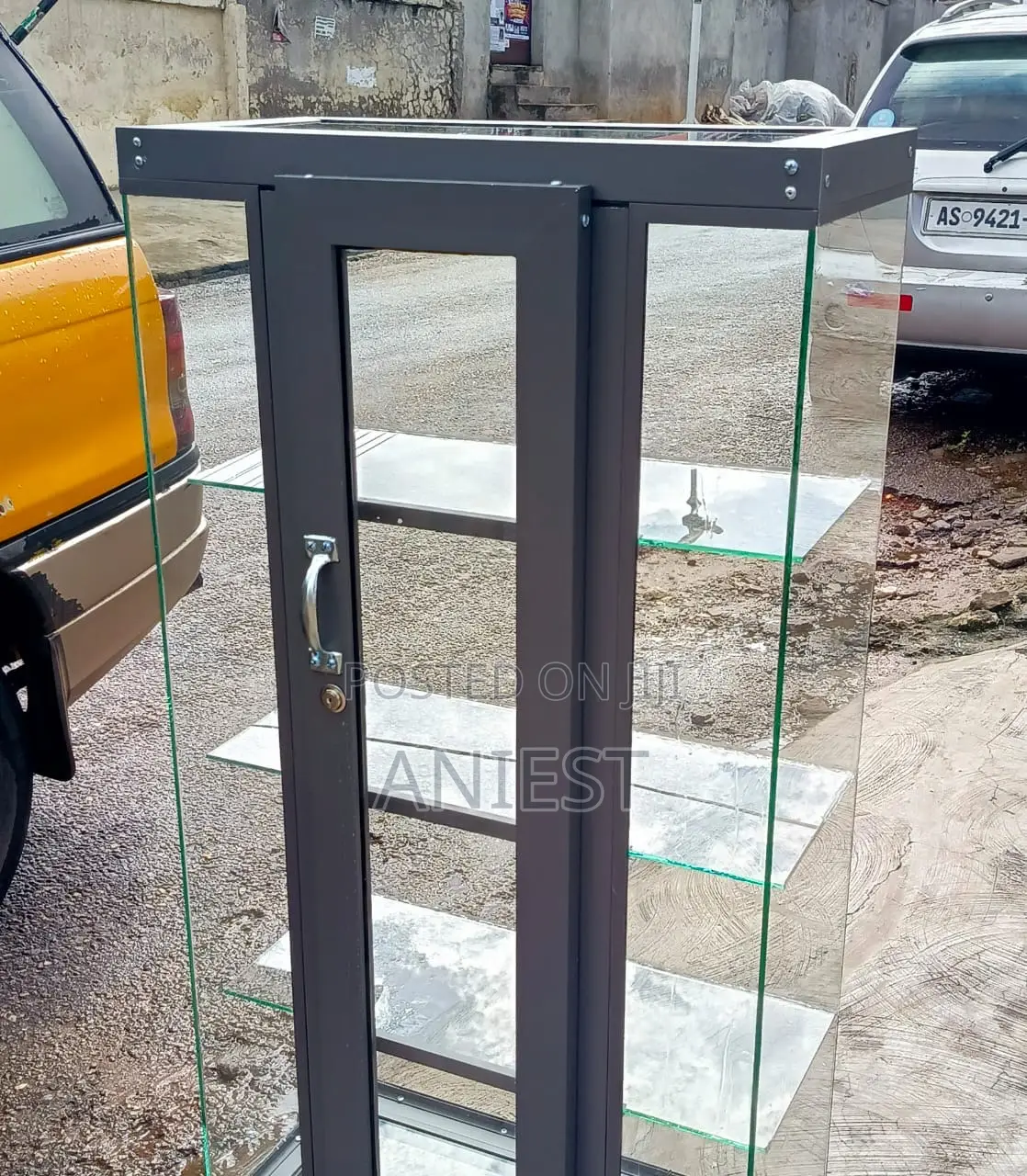 Aluminum Glass Showcase Installation