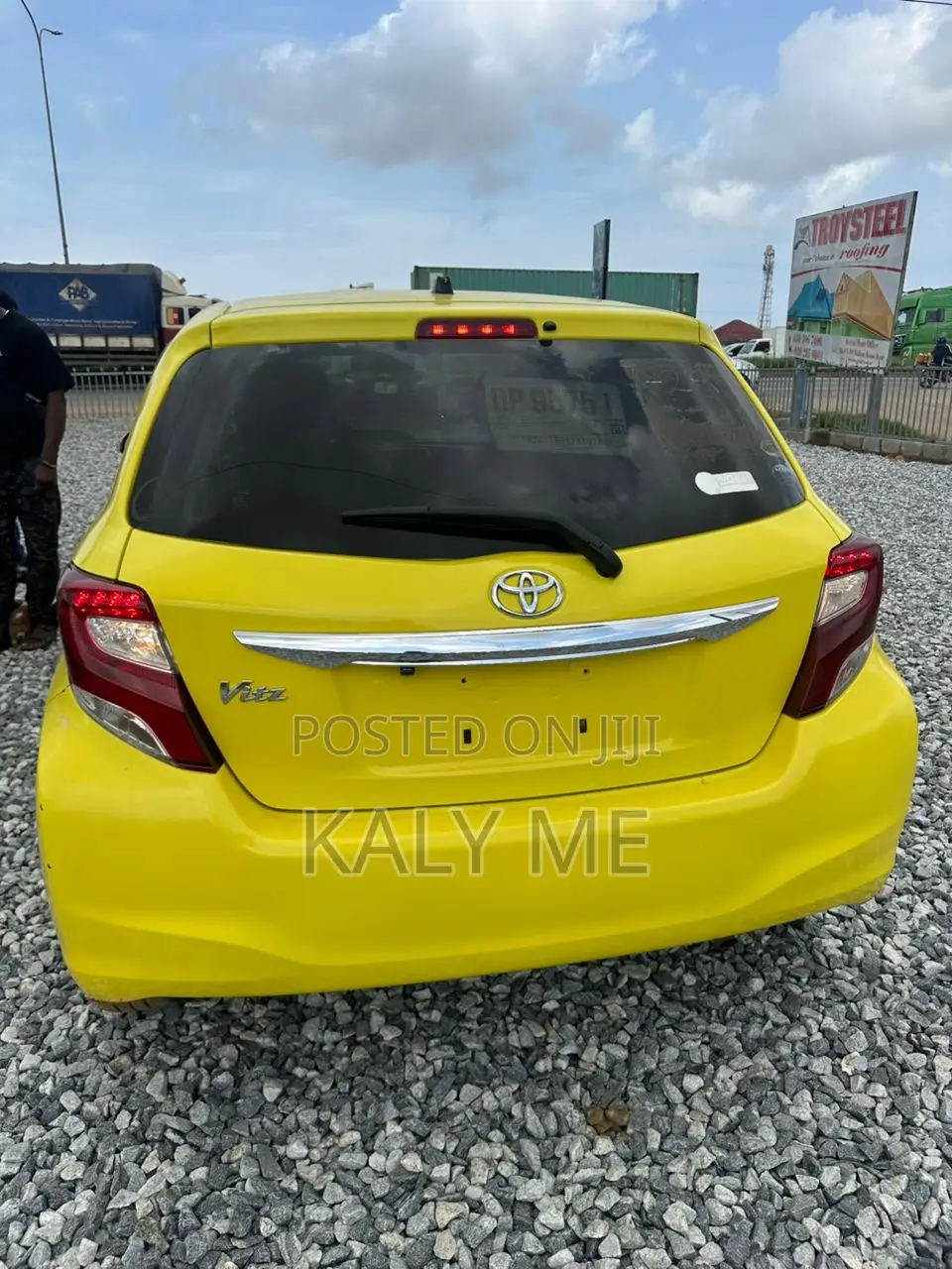 Toyota Vitz 2016 Yellow