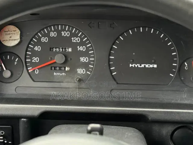 Hyundai H-100 2000 White