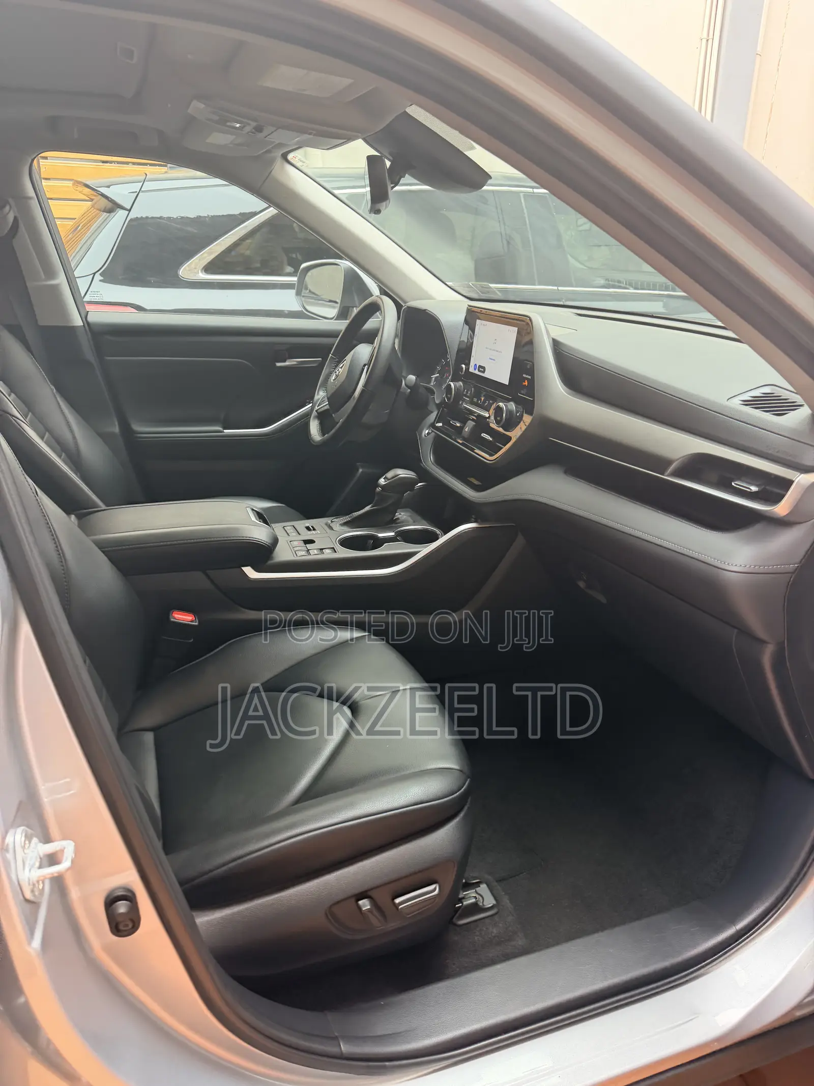Toyota Highlander XLE AWD 2023 Silver