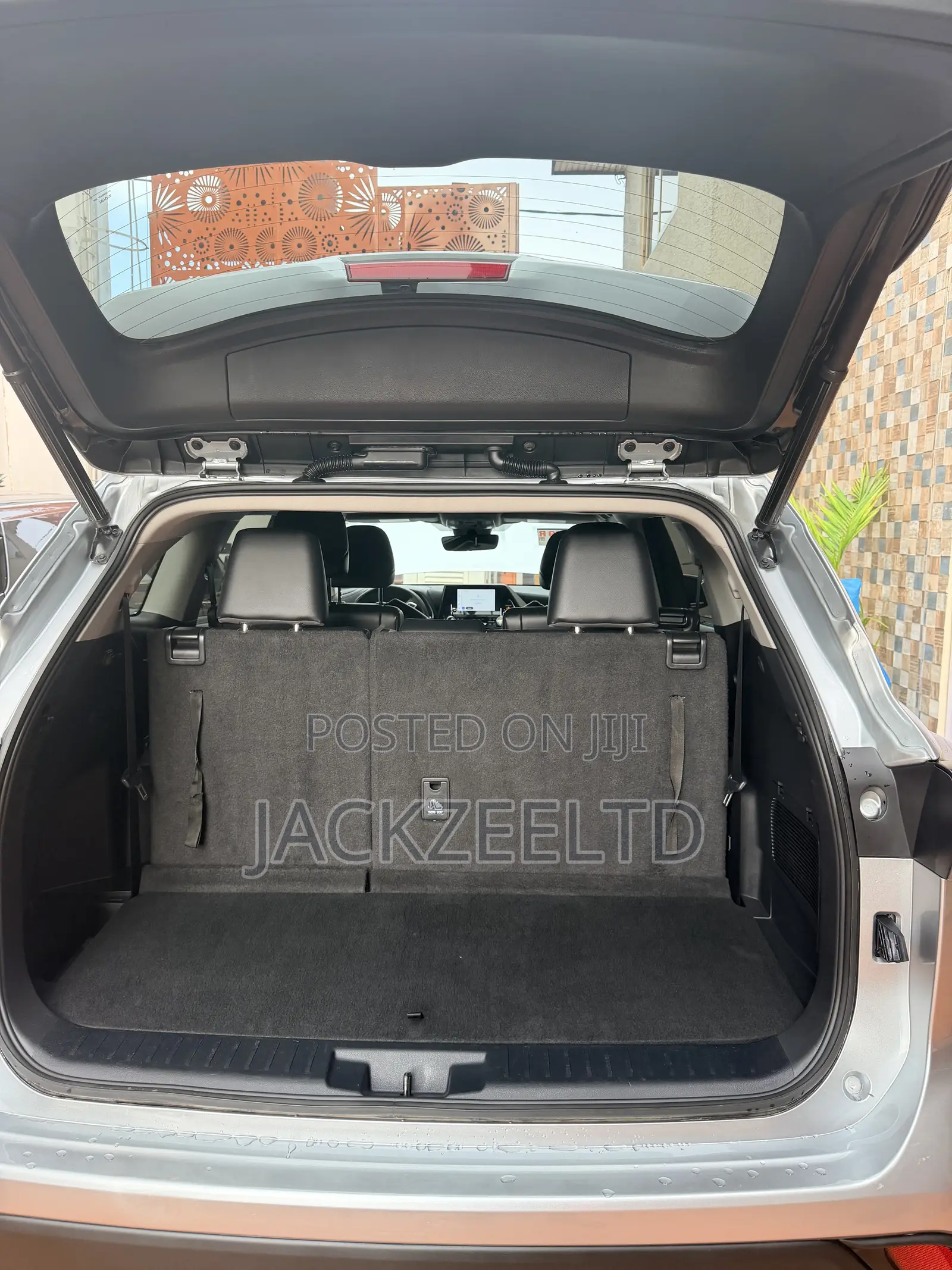 Toyota Highlander XLE AWD 2023 Silver