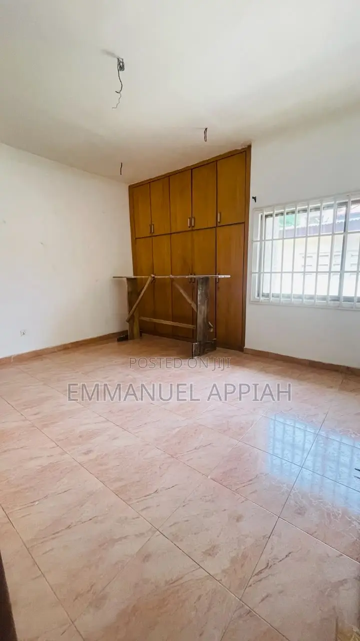 6bdrm House in North Legon for sale