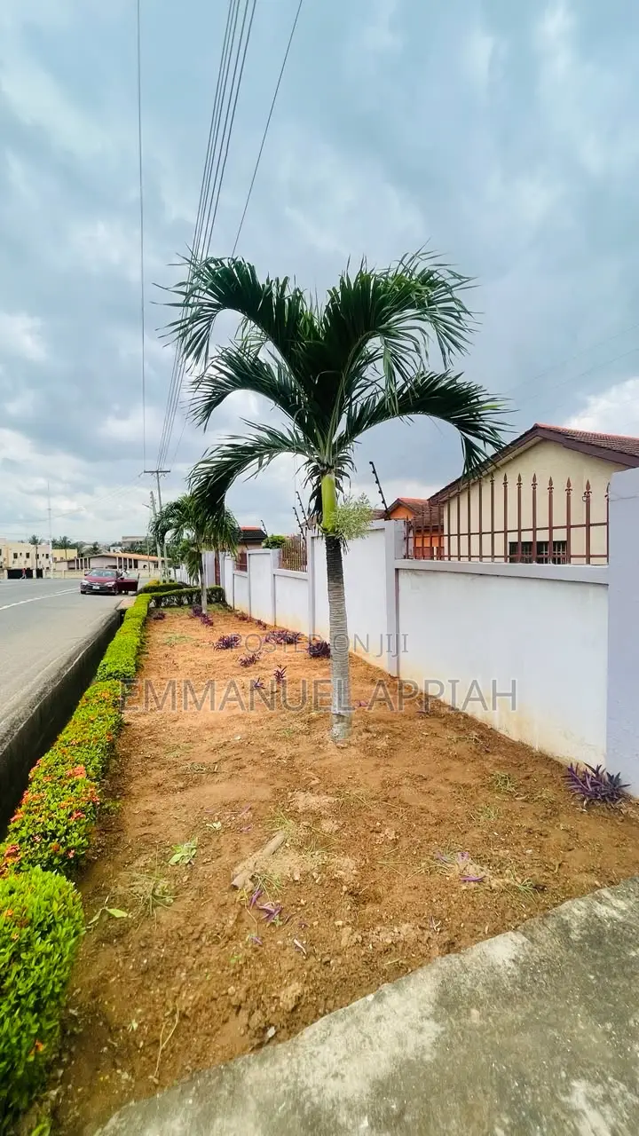 6bdrm House in North Legon for sale