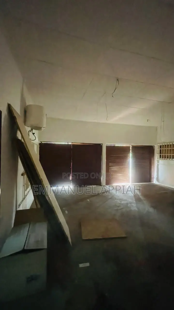 6bdrm House in North Legon for sale