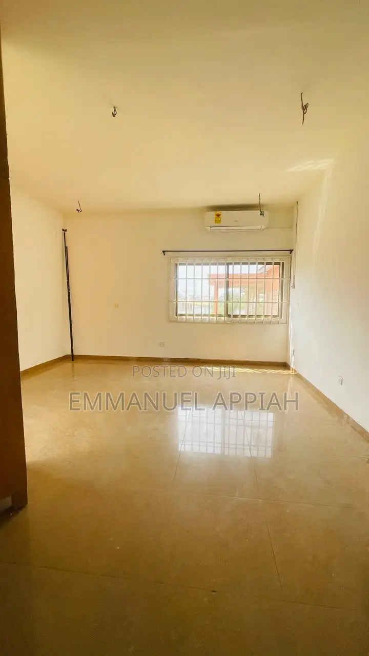 6bdrm House in North Legon for sale