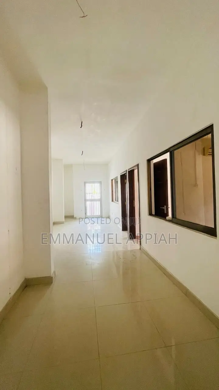 6bdrm House in North Legon for sale