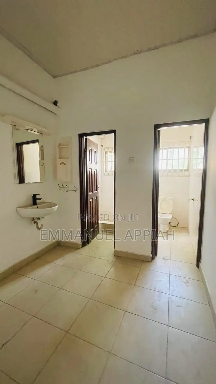 6bdrm House in North Legon for sale