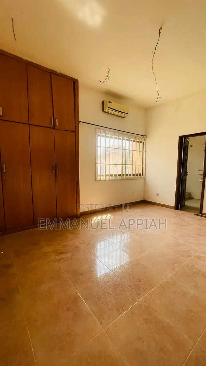 6bdrm House in North Legon for sale