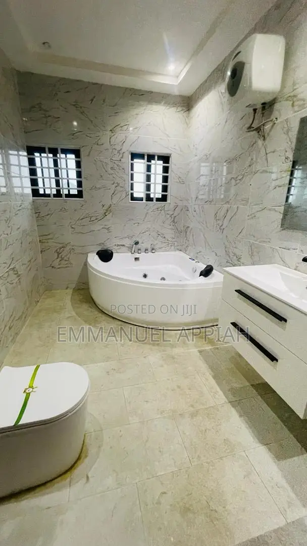 4bdrm House in Kwabenya, Accra Metropolitan for sale