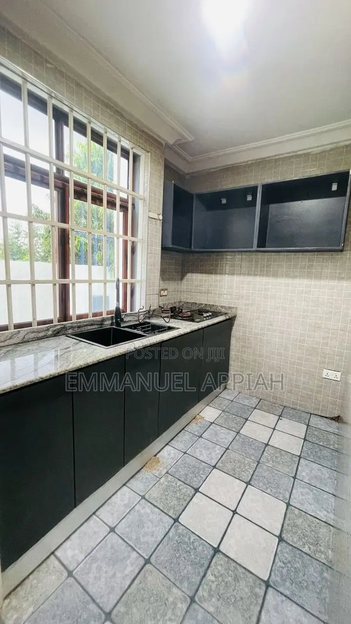 Furnished 6bdrm House in Ablekuma for sale