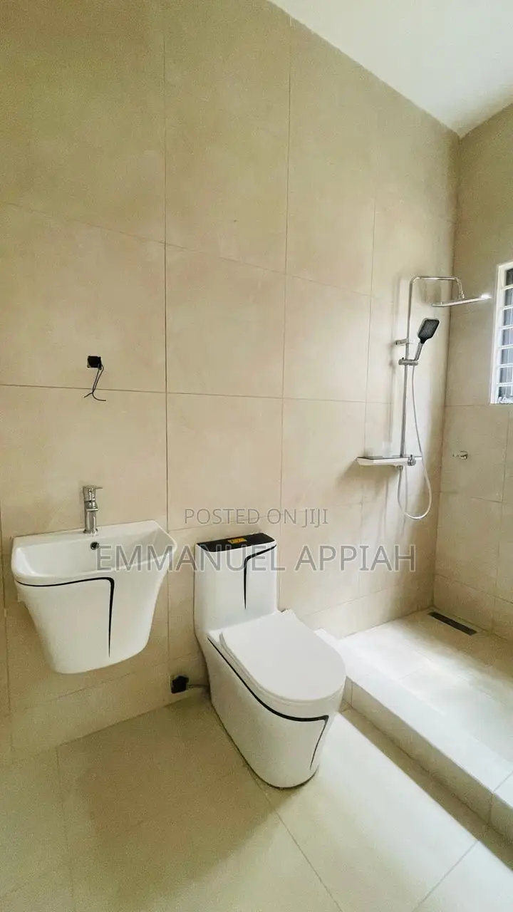 3bdrm House in Ablekuma Odumase for sale