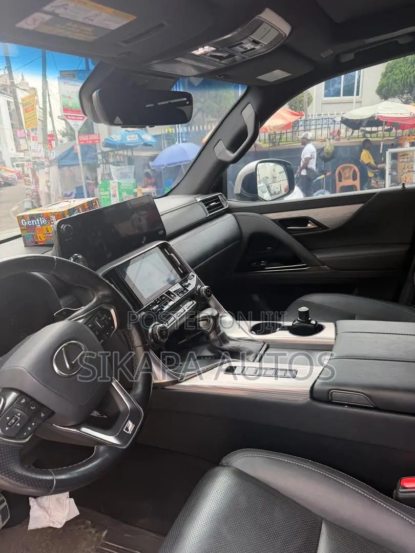 Lexus LX 600 2023 Gold