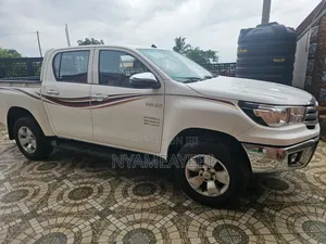 Toyota Hilux Revo Double Cab Deisel 2.4 AWD 2019 White