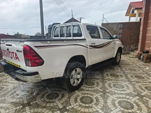 Toyota Hilux Revo Double Cab Deisel 2.4 AWD 2019 White