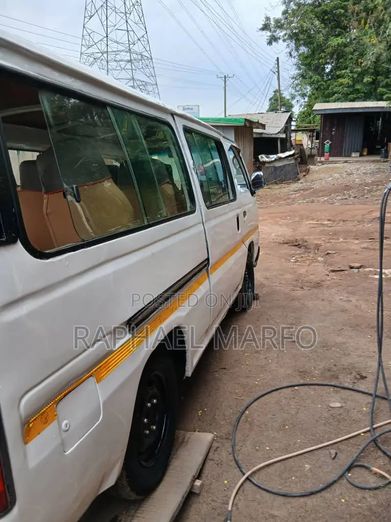 Nissan Caravan (Urvan) 2003 White