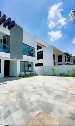4bdrm House in Accra Metropolitan for sale