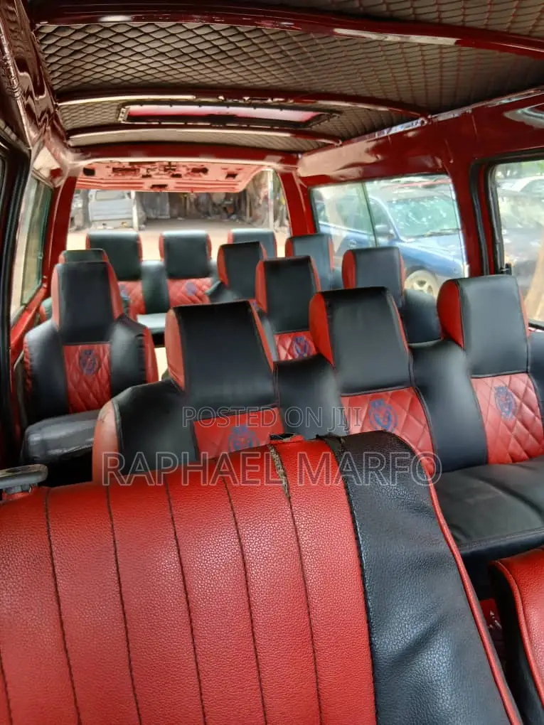 Nissan Caravan (Urvan) 2003 Red