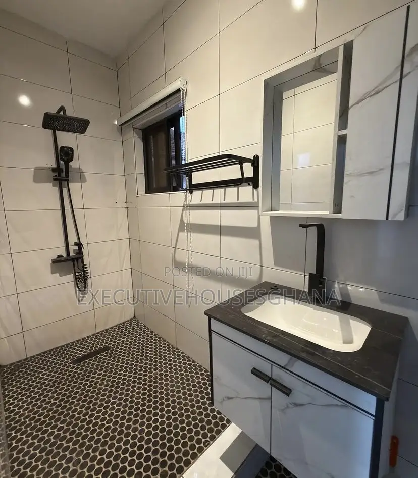 3bdrm House in East Legon for sale