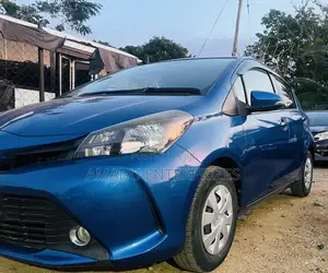 Toyota Vitz 1.3 AWD 5dr 2015 Blue