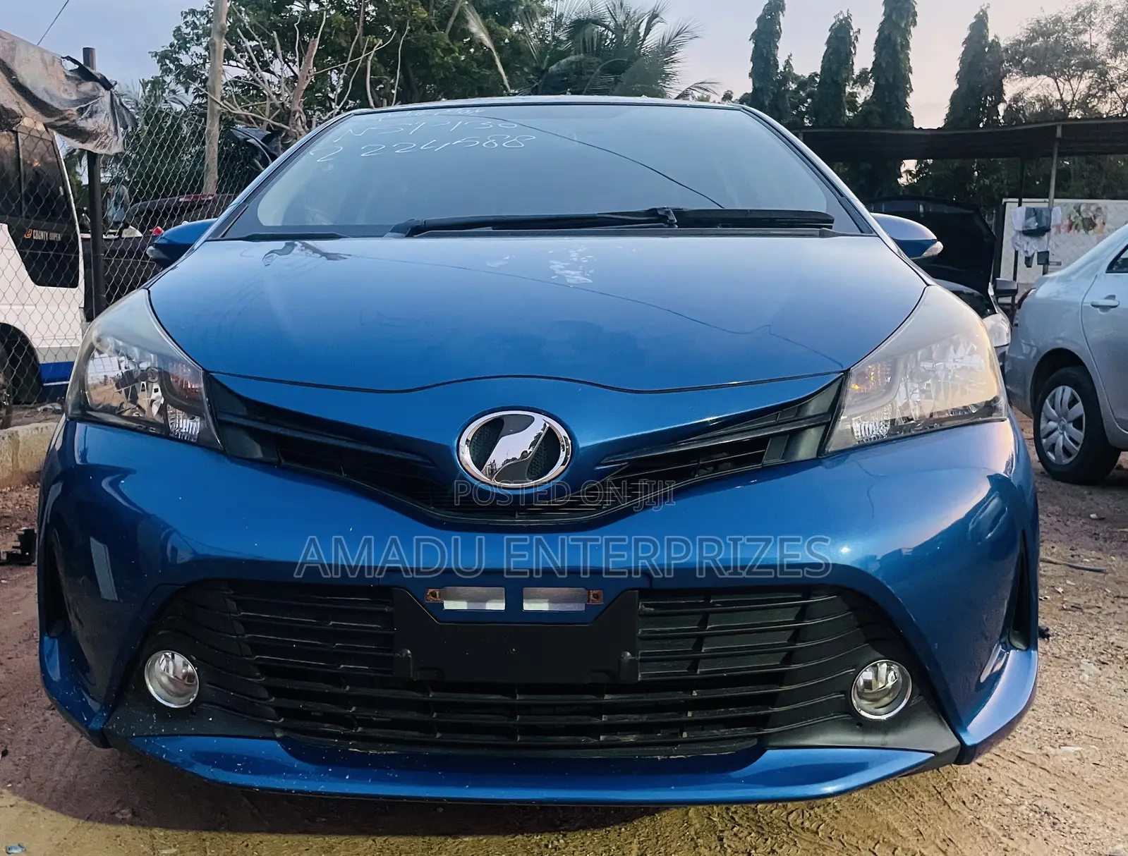 Toyota Vitz 1.3 AWD 5dr 2015 Blue