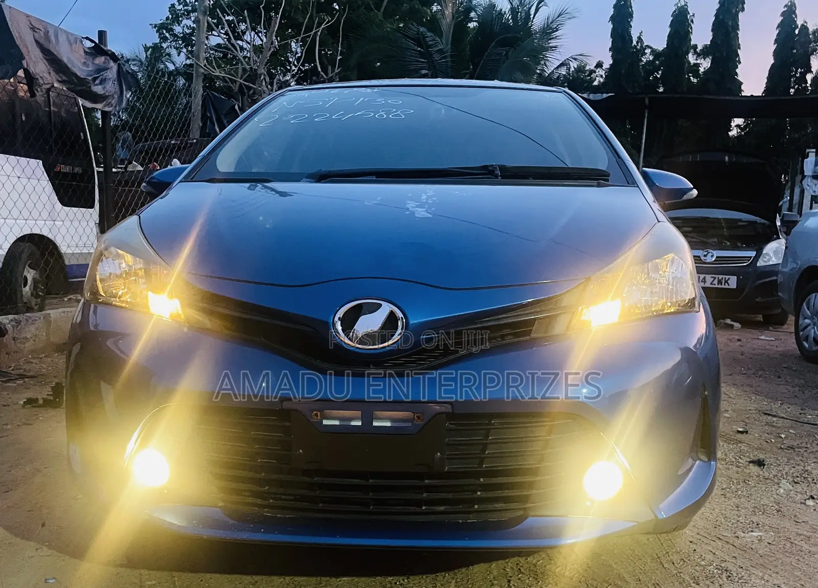 Toyota Vitz 1.3 AWD 5dr 2015 Blue