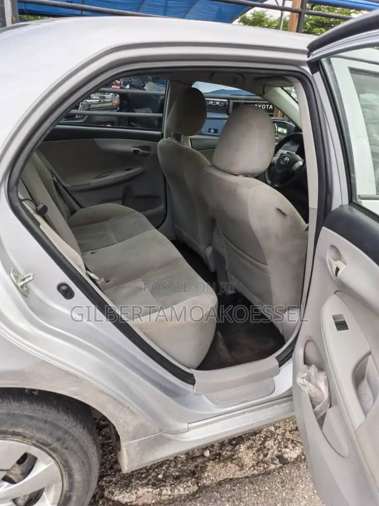 Toyota Corolla 2012 Silver