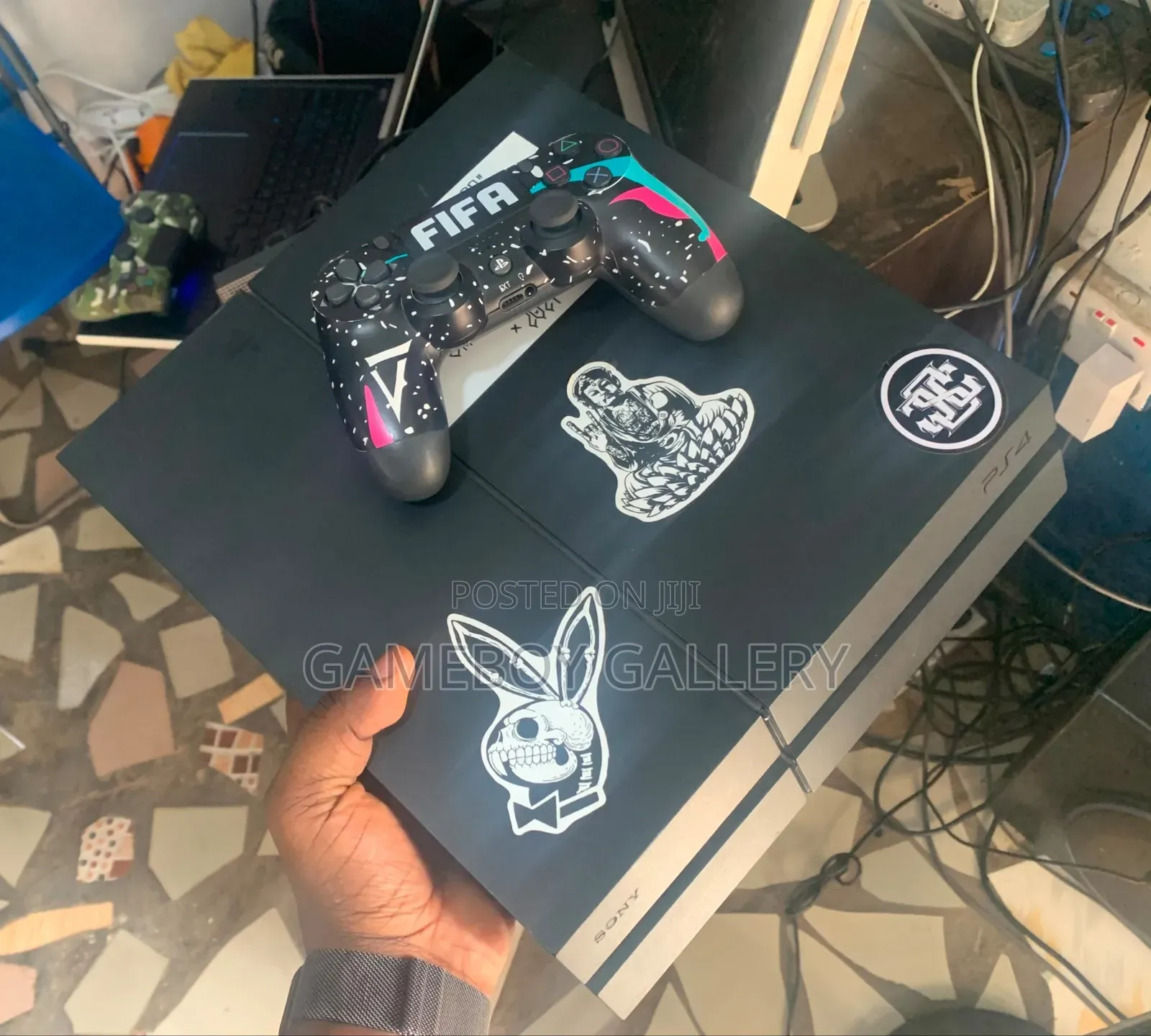 Standard 500gb, 5/6 Offline Games, 1 Controller