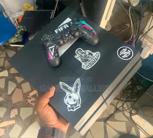 Standard 500gb, 5/6 Offline Games, 1 Controller
