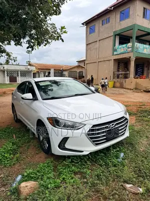 Hyundai Elantra SE Sedan FWD (2.0L 4cyl 6M) 2017 White
