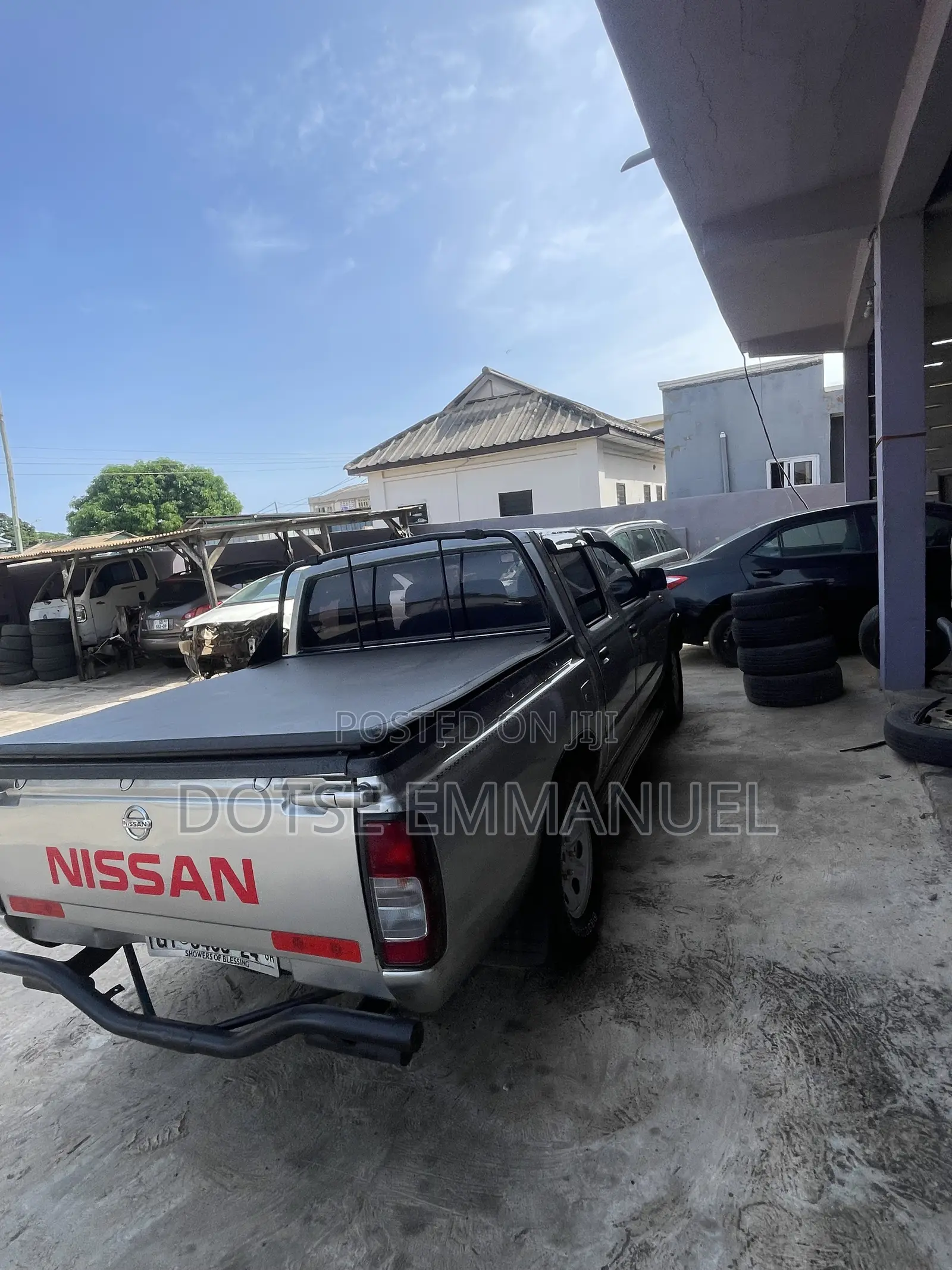 Nissan Hardbody 2012 Silver