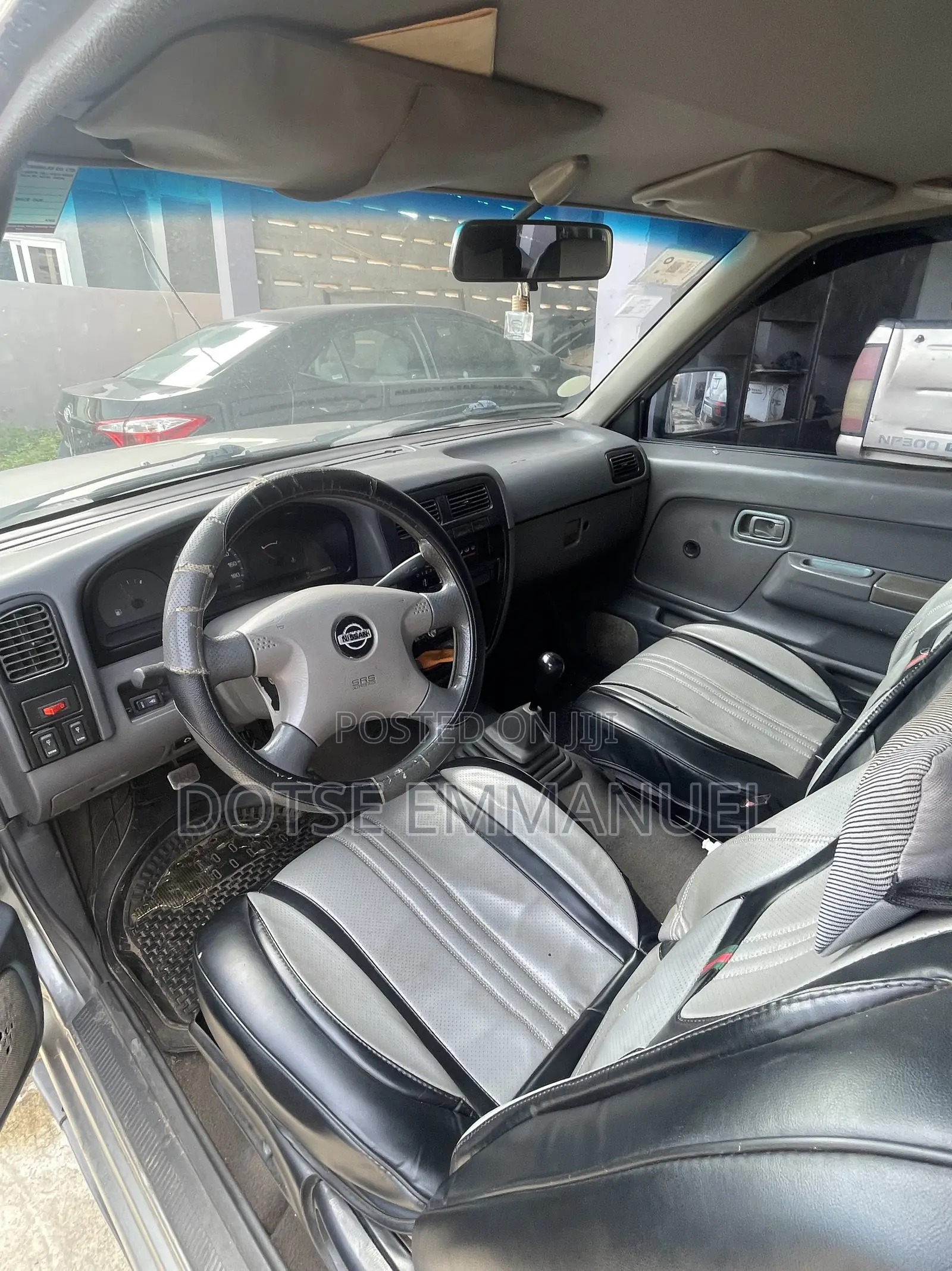 Nissan Hardbody 2012 Silver