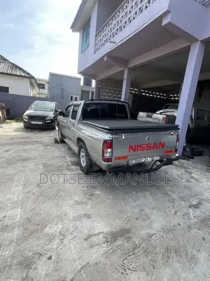 Nissan Hardbody 2012 Silver
