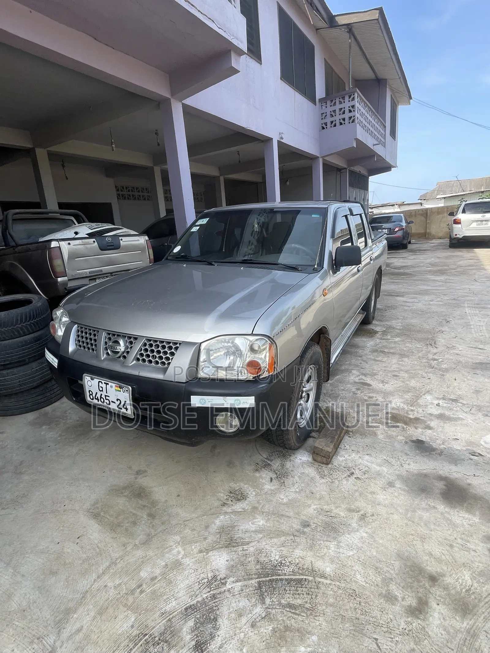 Nissan Hardbody 2012 Silver