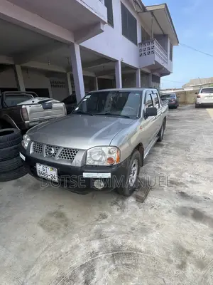 Nissan Hardbody 2012 Silver