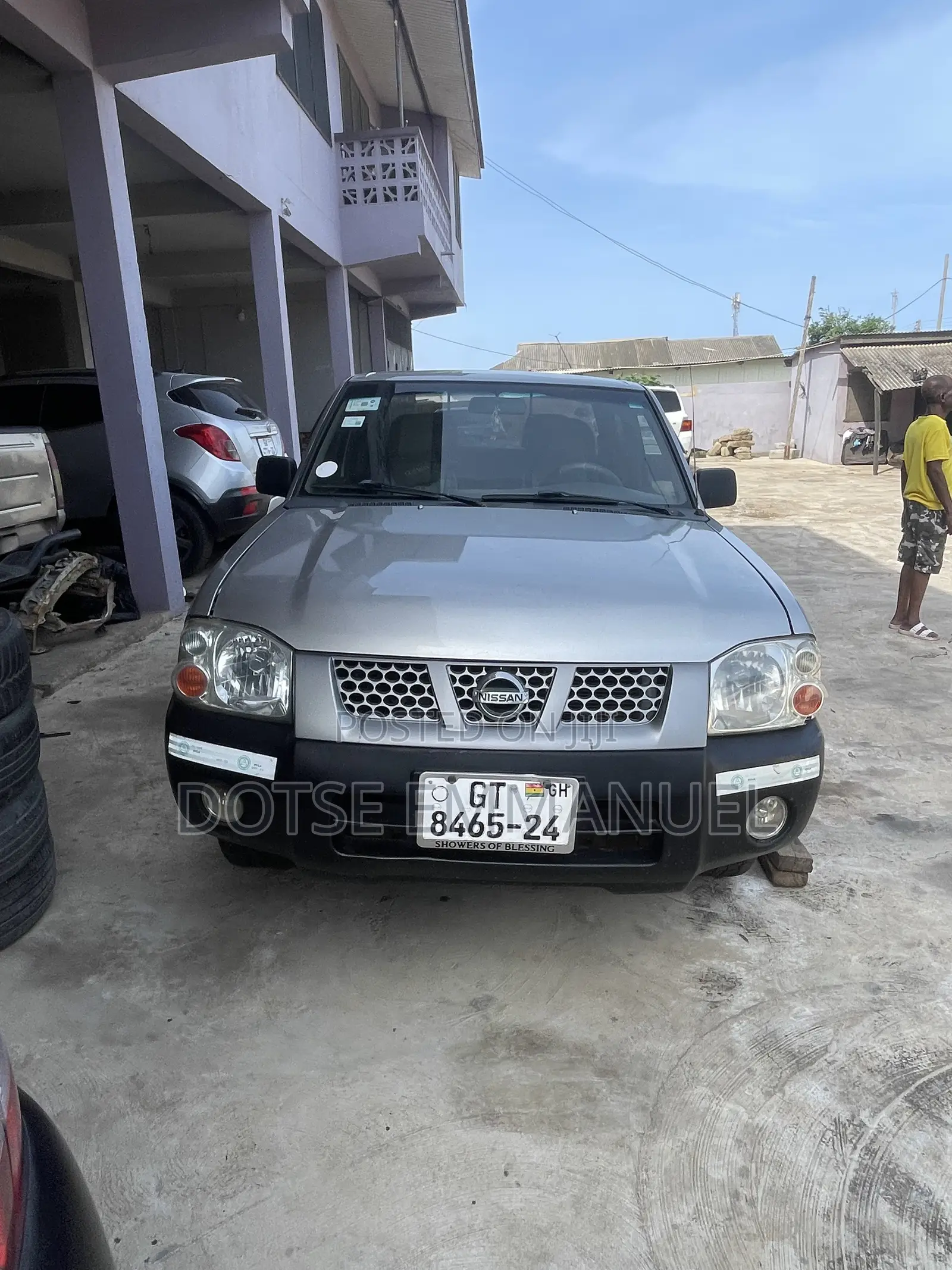 Nissan Hardbody 2012 Silver