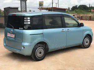 Toyota Sienta 2012 Blue